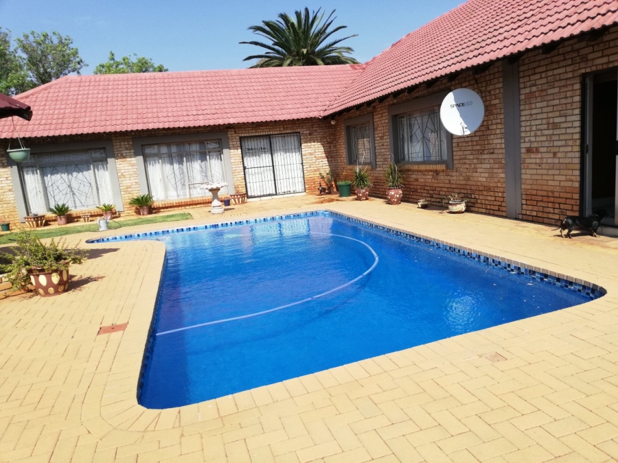 4 Bedroom Property for Sale in Stilfontein Ext 4 North West